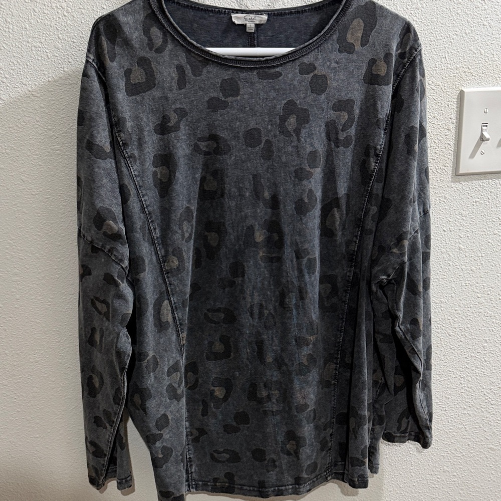 easel Charcoal Gray Leopard Print Long Sleeve Top